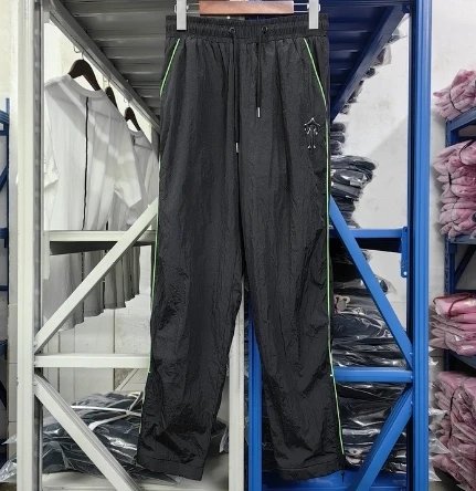 37黑色