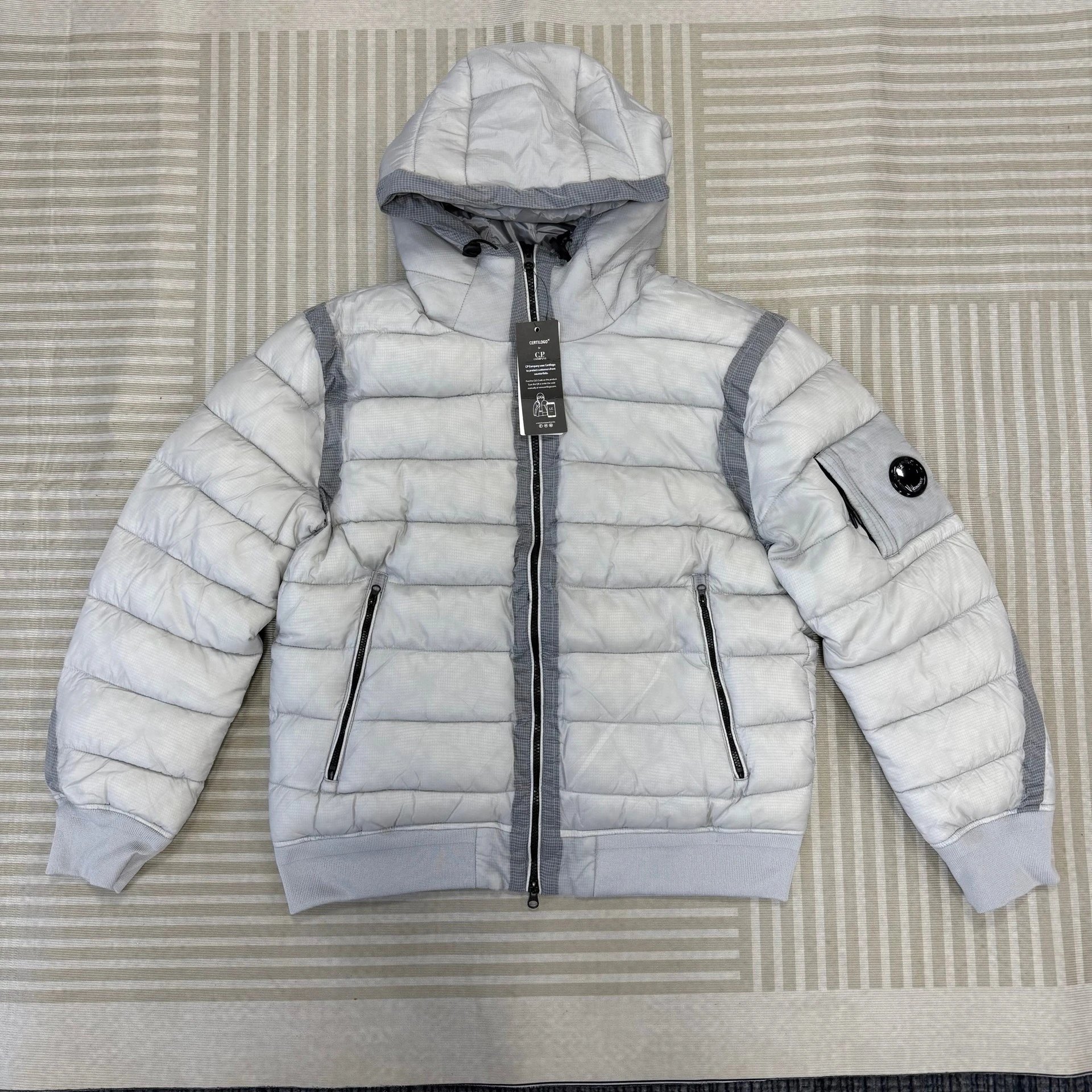 银灰色