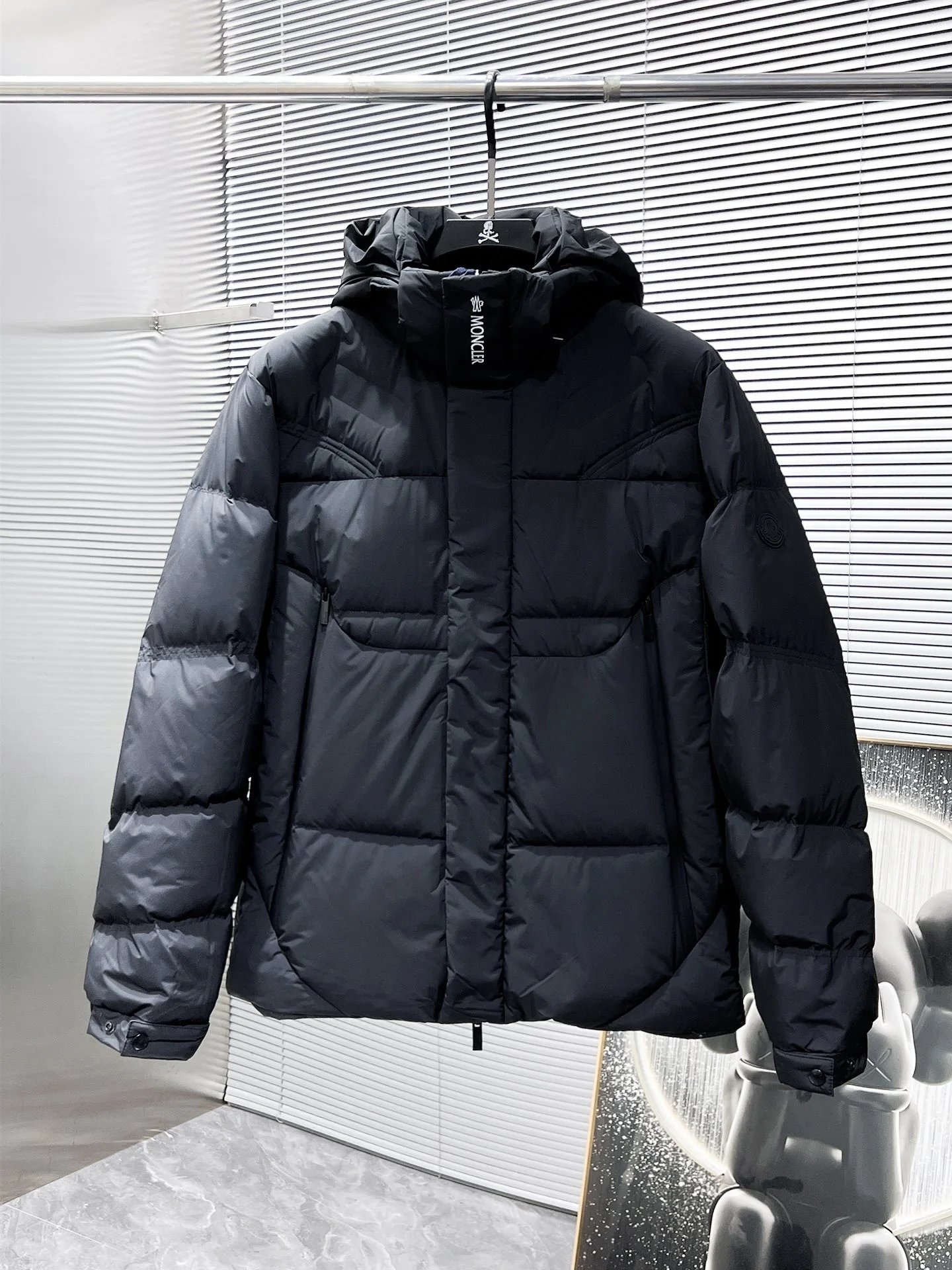 黑色 Black