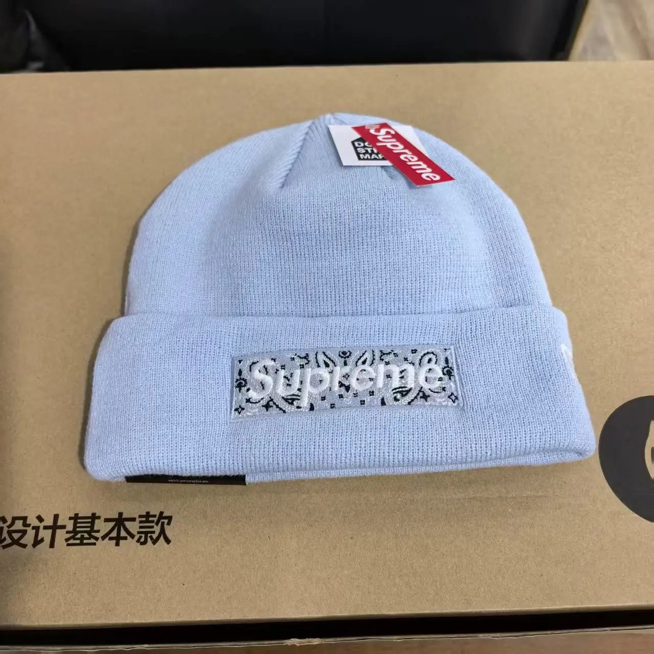 浅蓝色