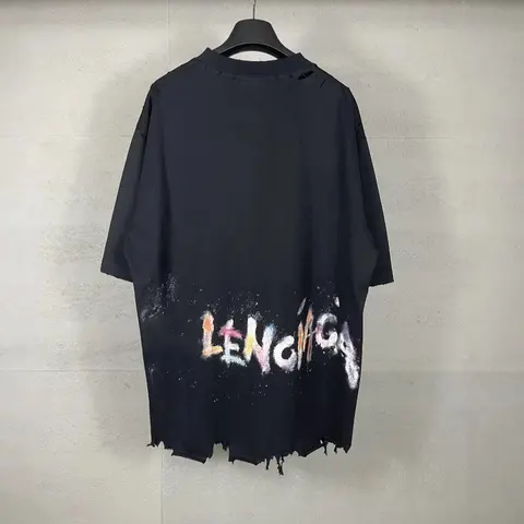 LENOGA Oversized Black T-Shirt with Graffiti Print
