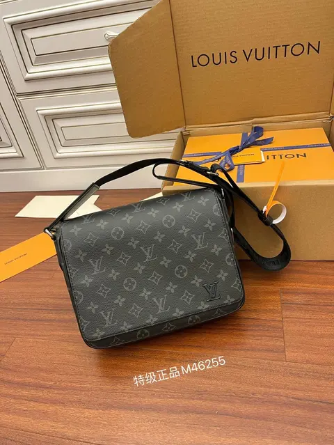 Louis Vuitton M46255 Crossbody Bag