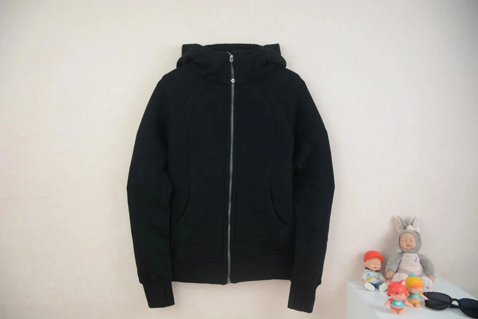 黑色 Black