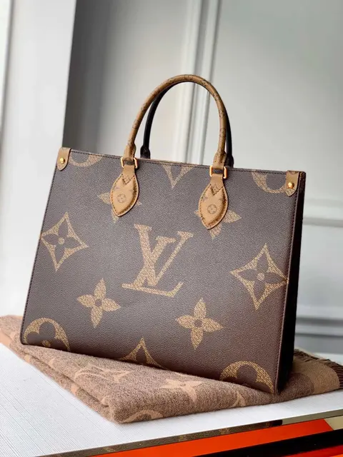 Louis Vuitton Monogram Canvas Neverfull Tote