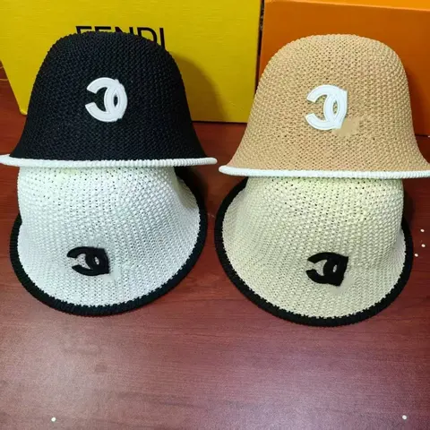 FENDI Logo Embroidered Bucket Hat
