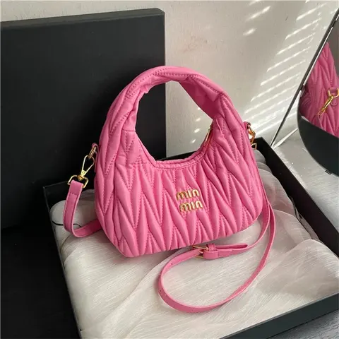 minä perhonen Quilted Pink Shoulder Bag