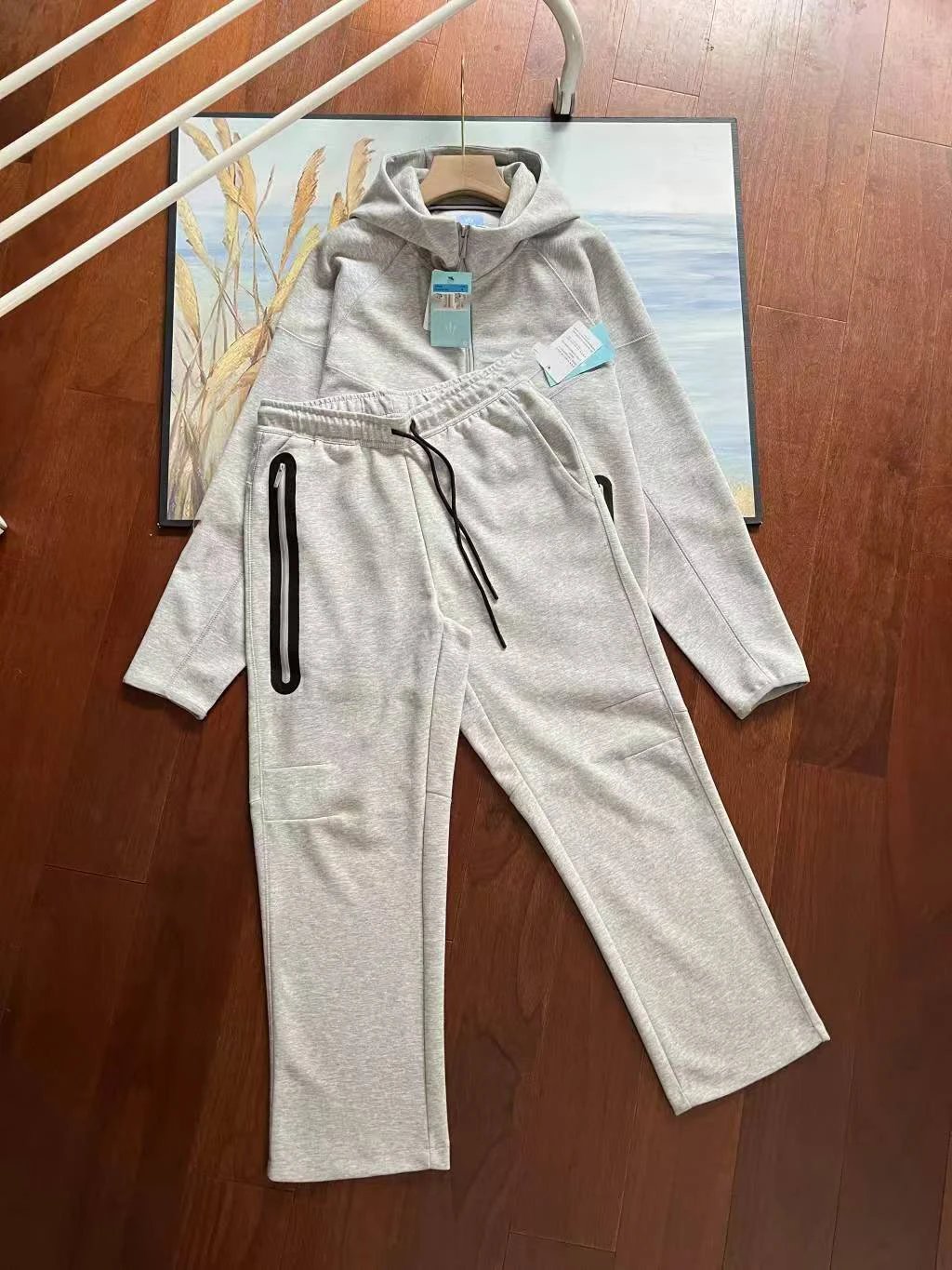 浅灰色