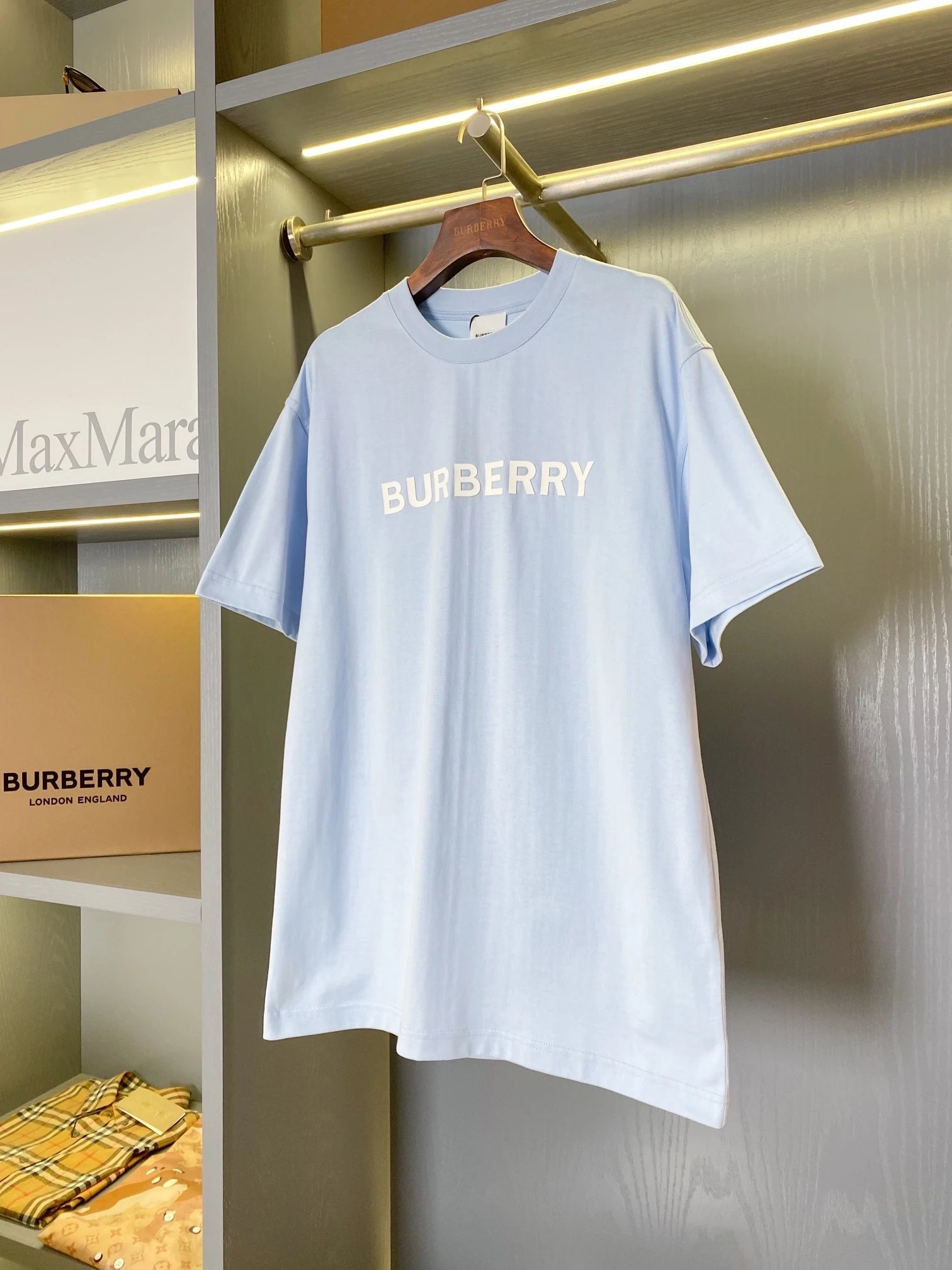 B*URBERRY.