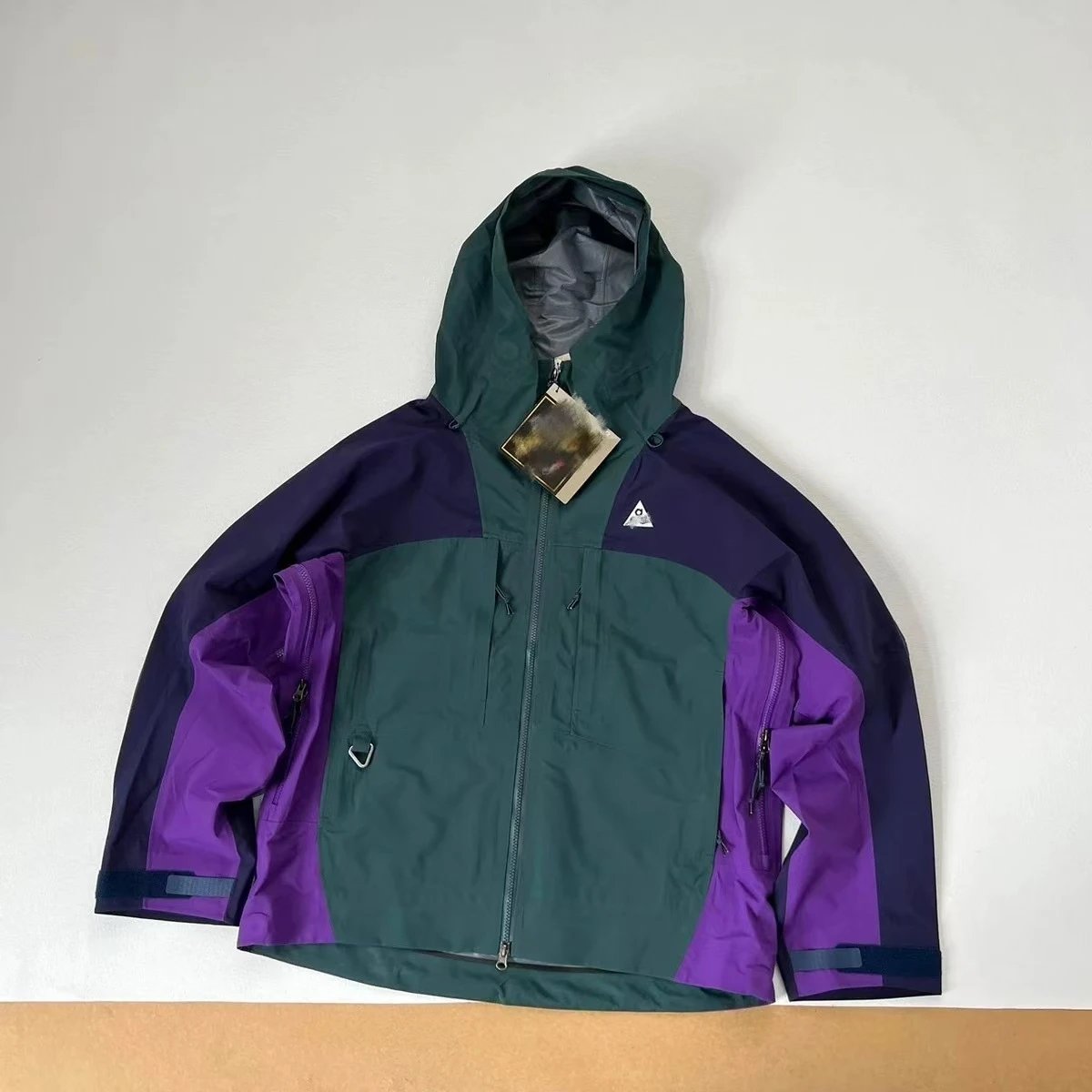 硬壳冲锋衣紫色