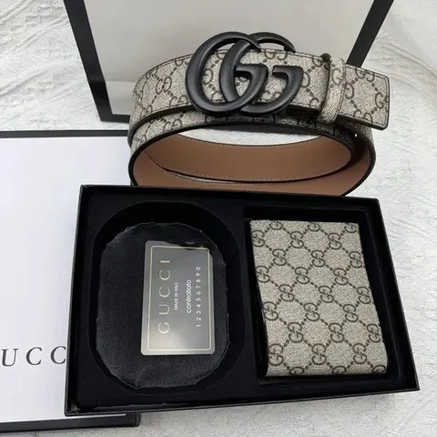 Gucci GG Supreme Belt and Card Holder Set