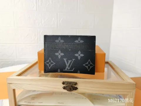 Louis Vuitton M62170 Monogram Canvas Card Holder
