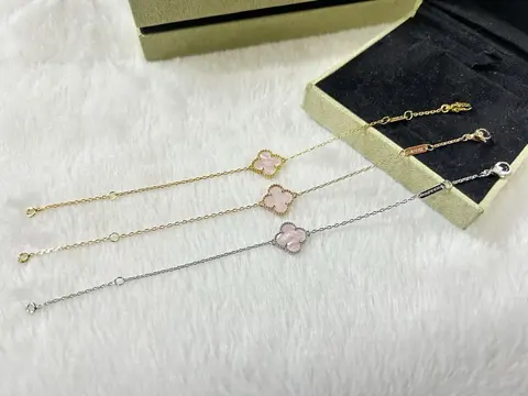 Three-Tone Clover Pendant Bracelets with Pink Stone Inlay