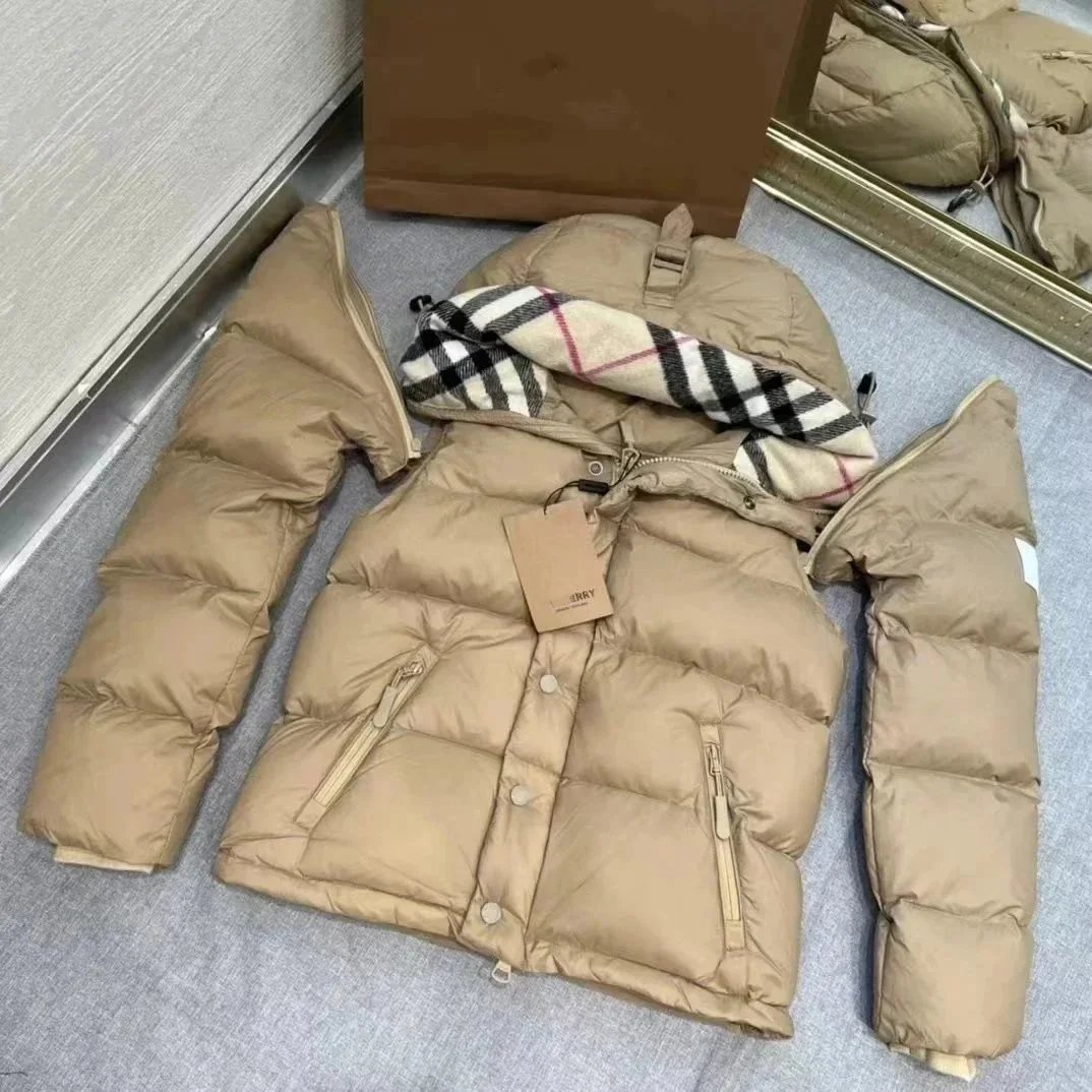 Burberry热门可拆卸羽绒服卡其色