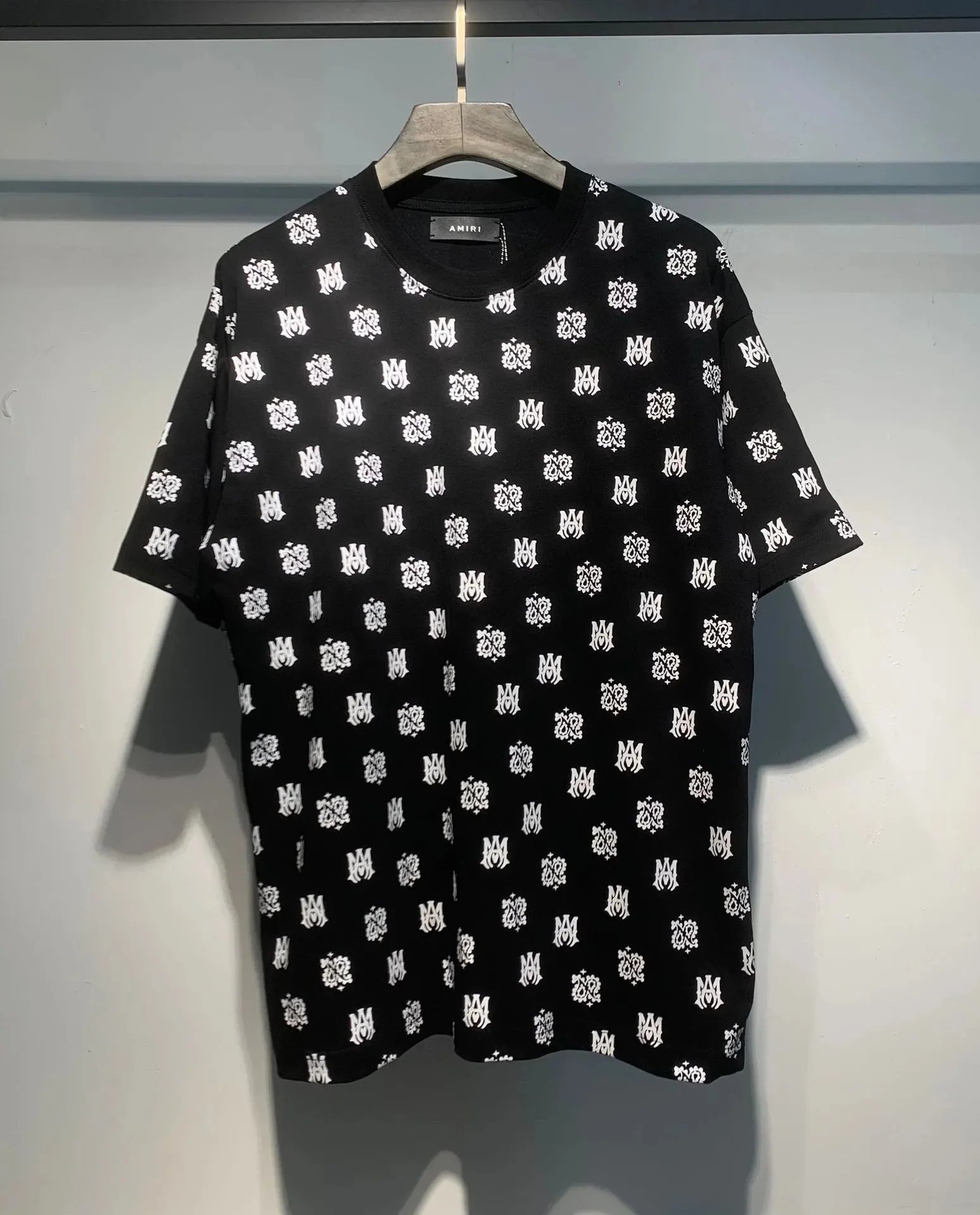 688 黑色