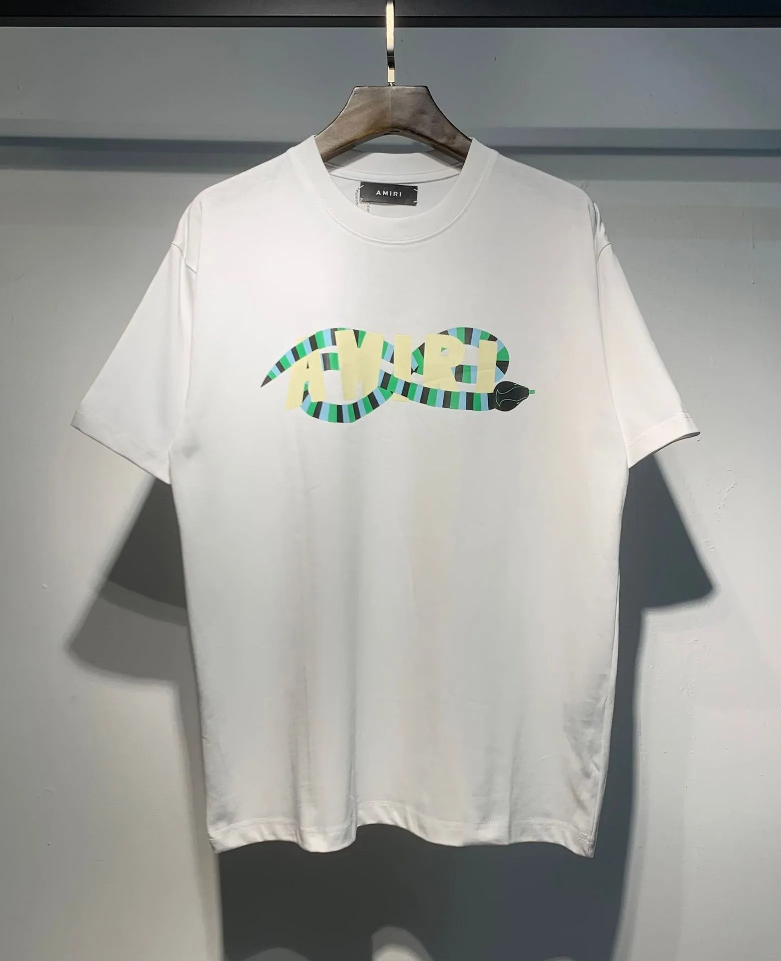 689 白色