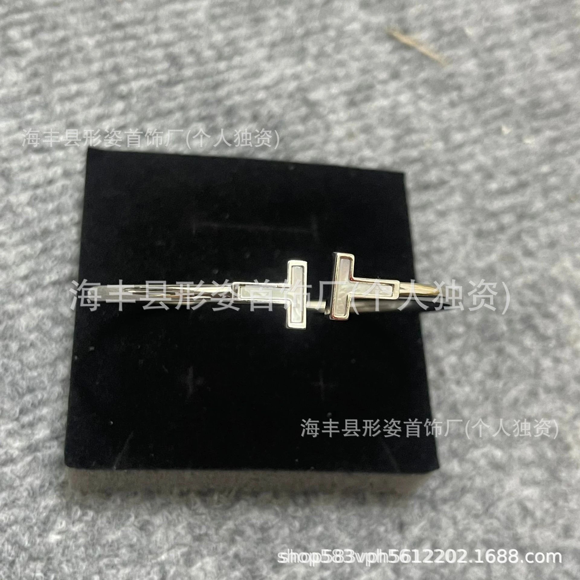 白金色 双白