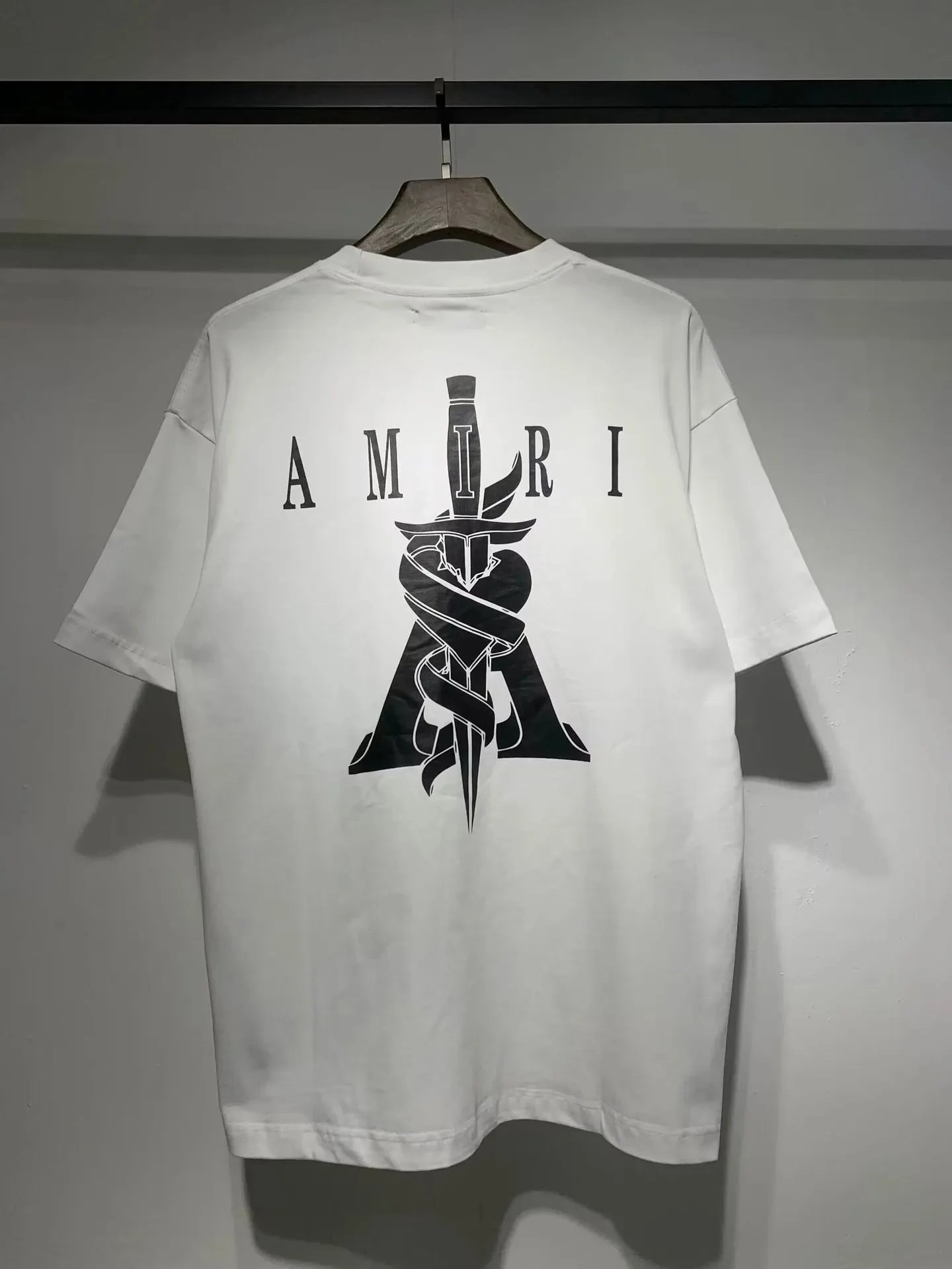667 白色