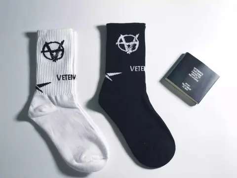 VETEMENTS Logo Crew Socks