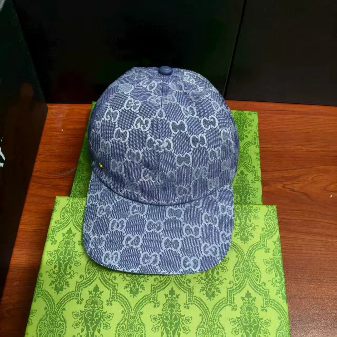 藏青色