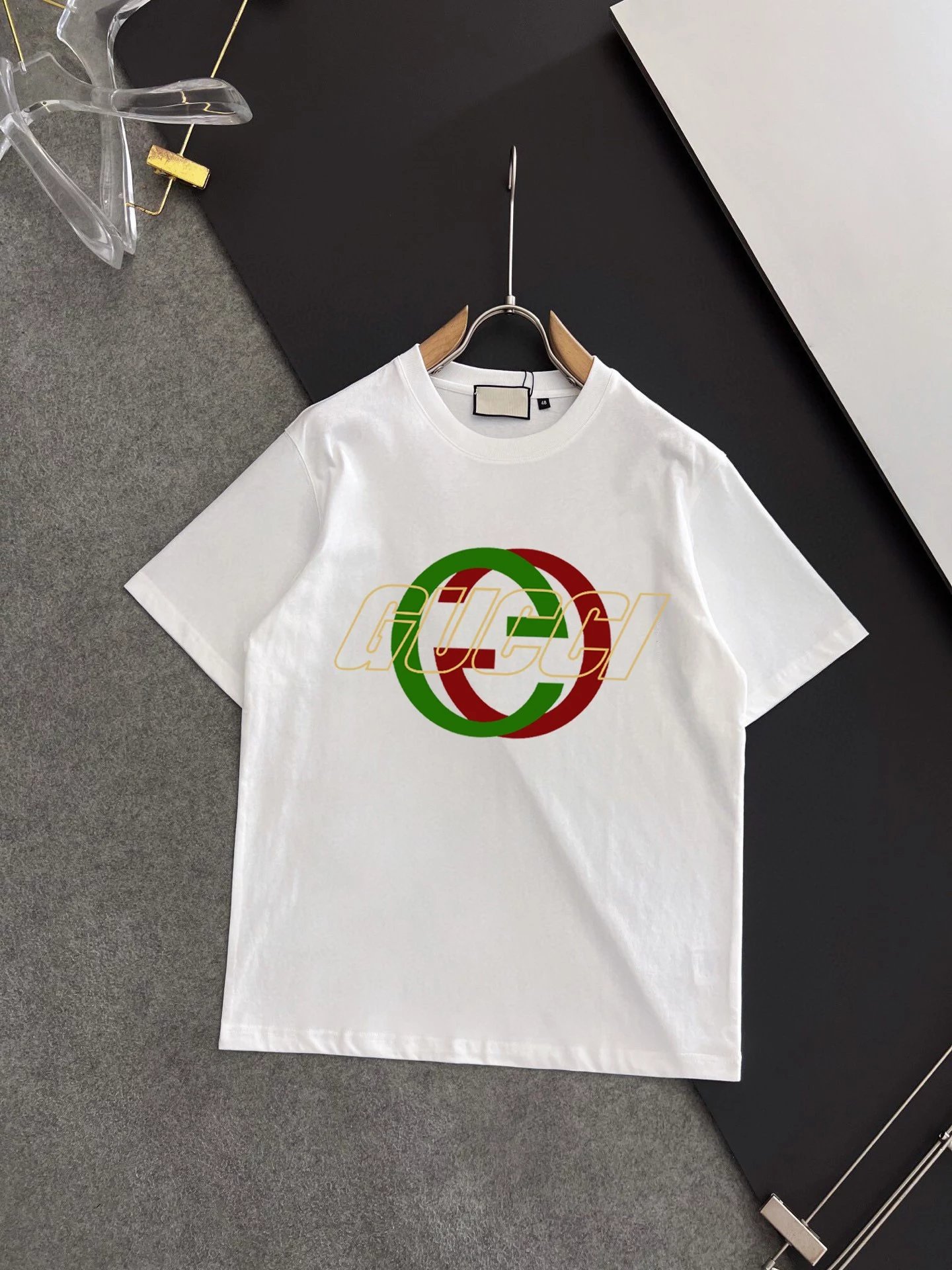 24白色