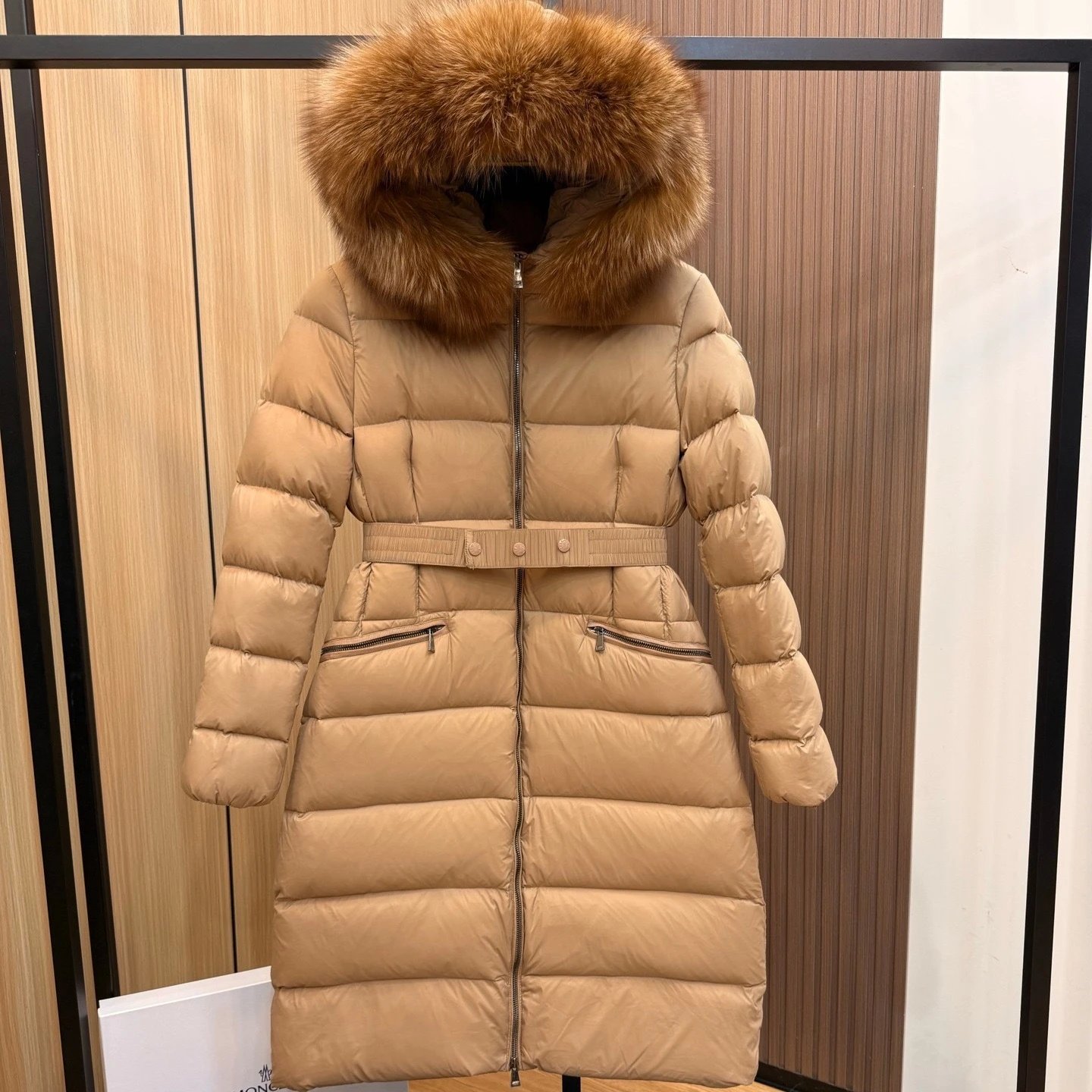 卡其色