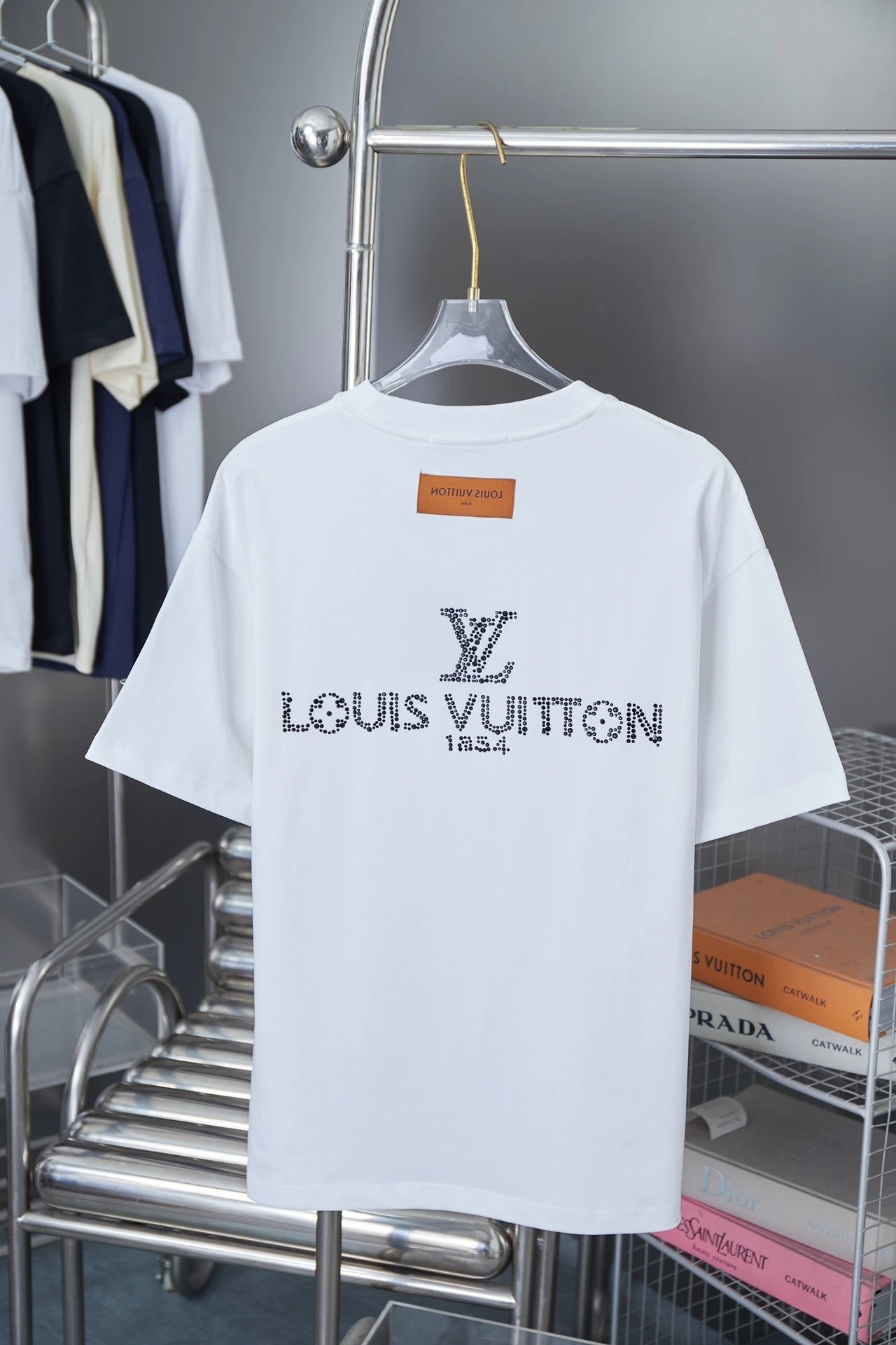 L*OUIS VUI*TTON