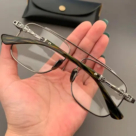 Stylish Metal Frame Eyeglasses with Tortoiseshell Temples