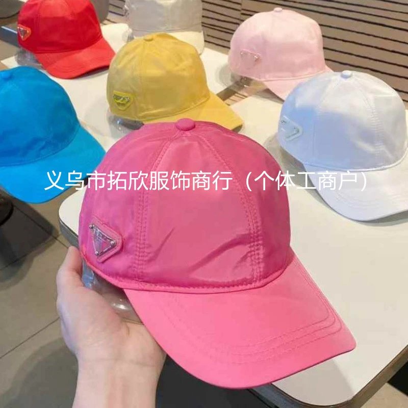 玫红色