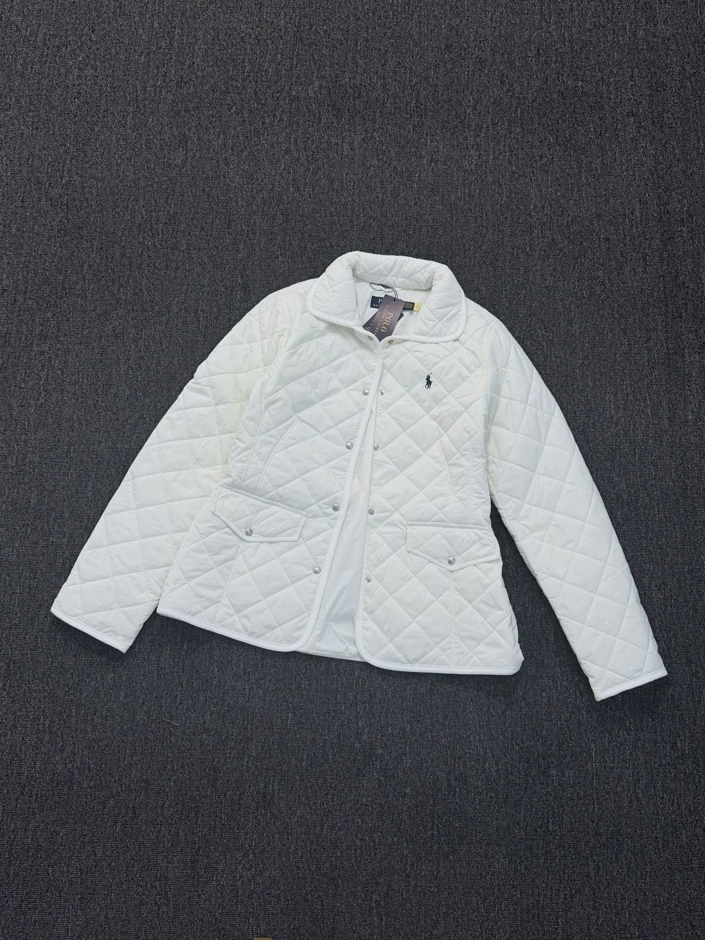 白色White
