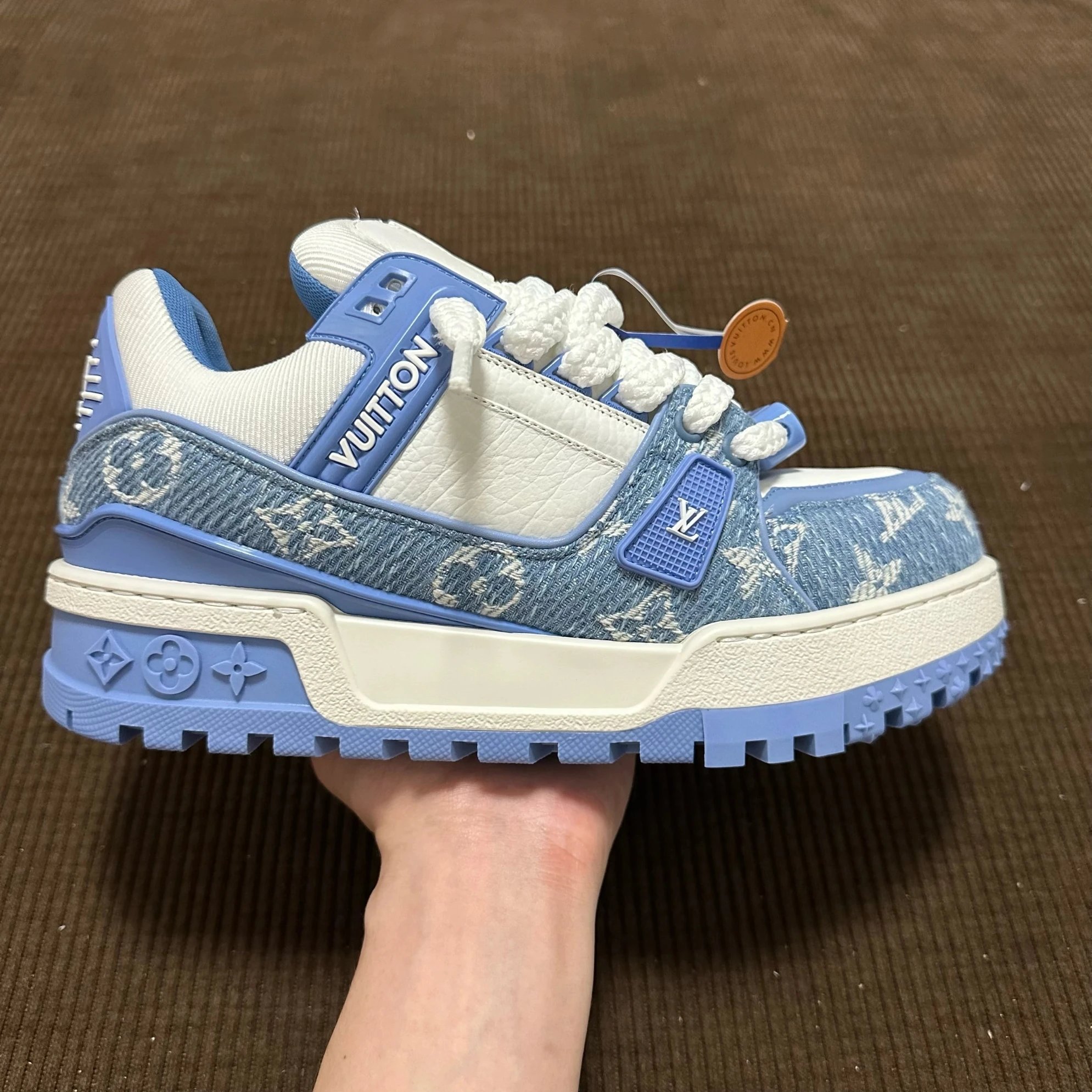 白蓝牛仔