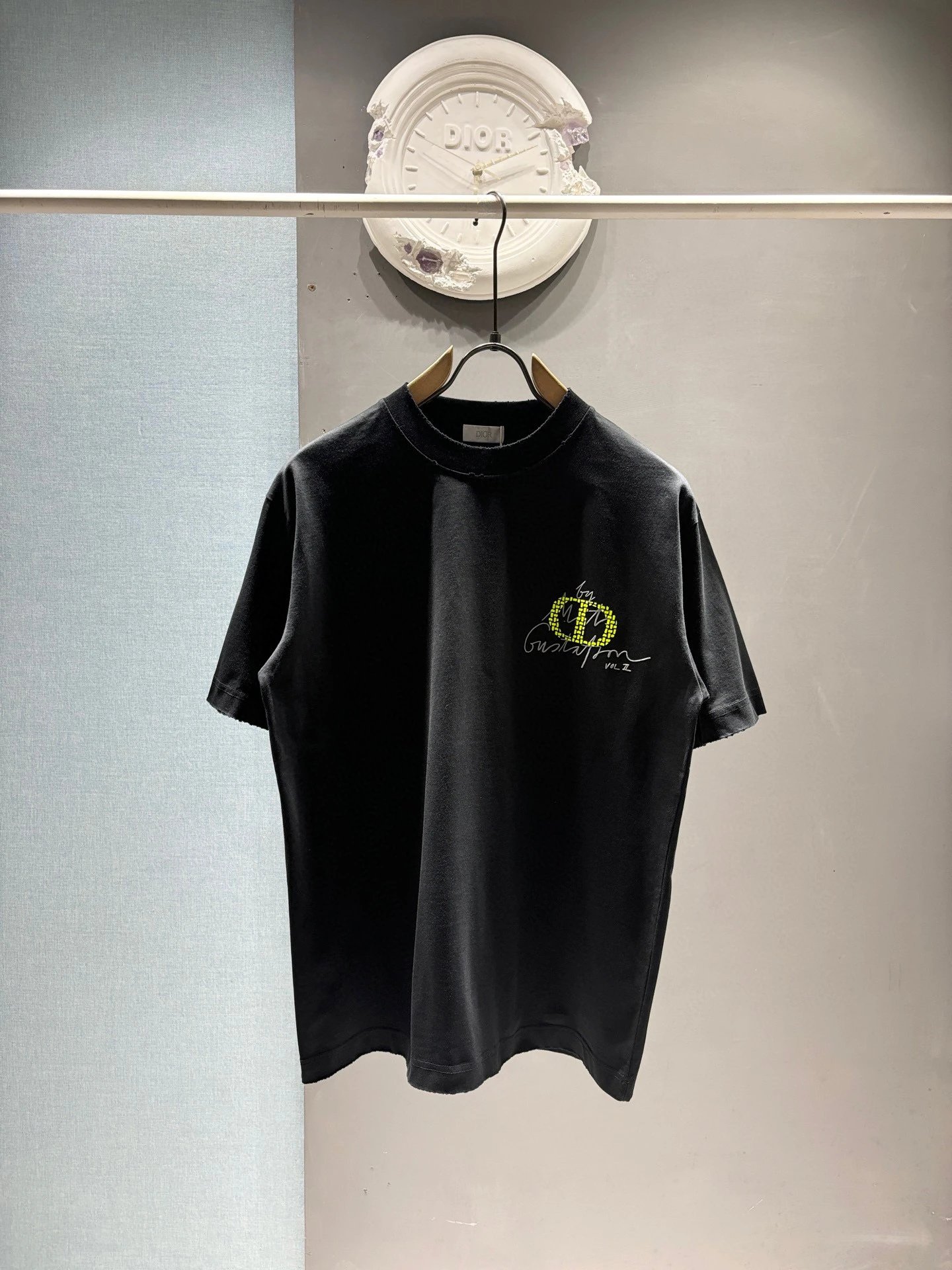 黑色 Black