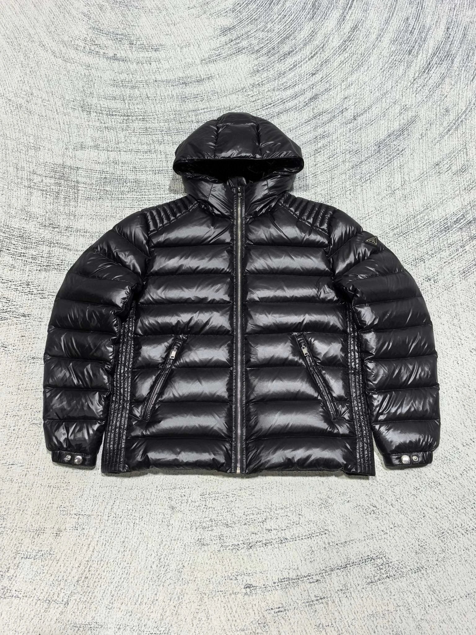 黑色 Black