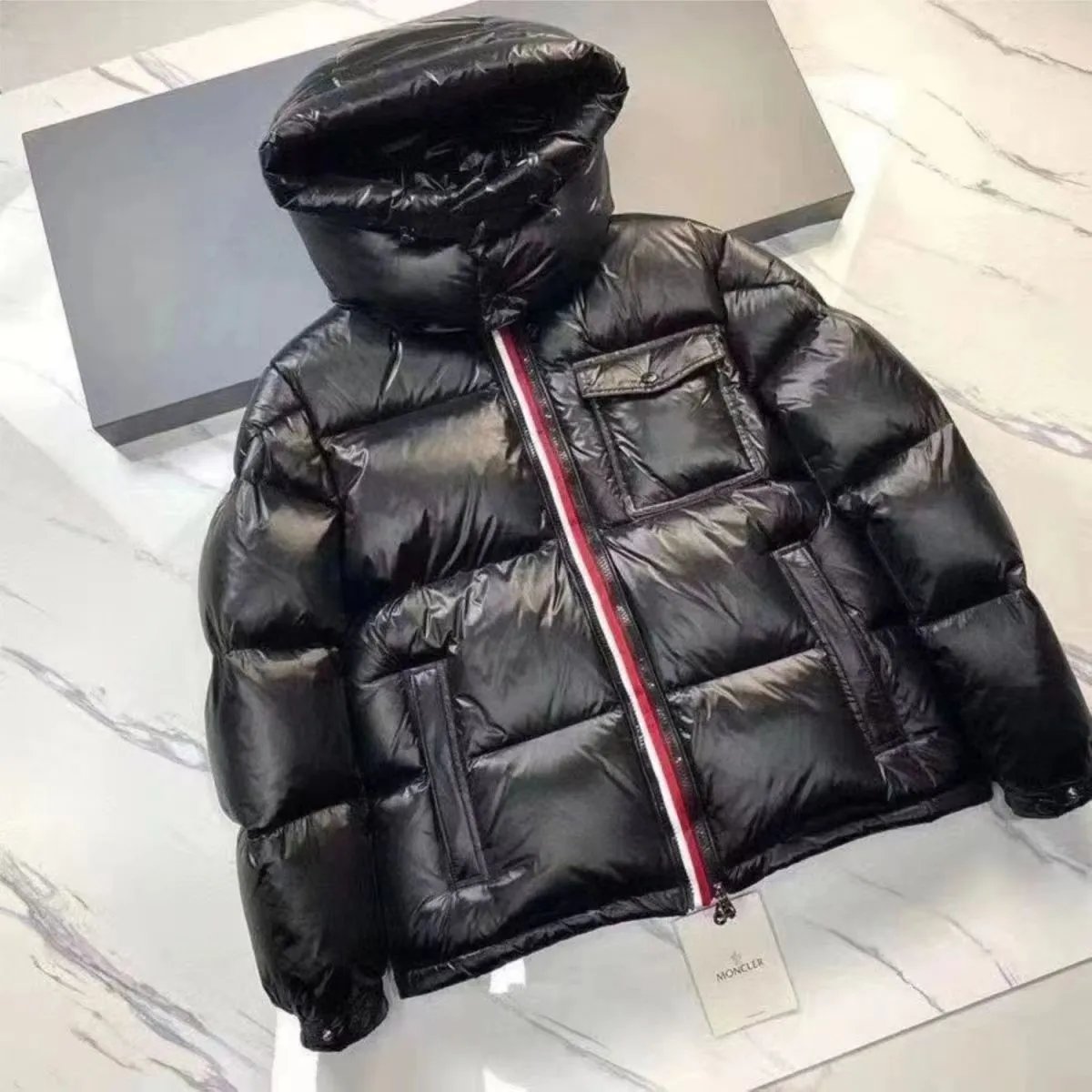 黑色