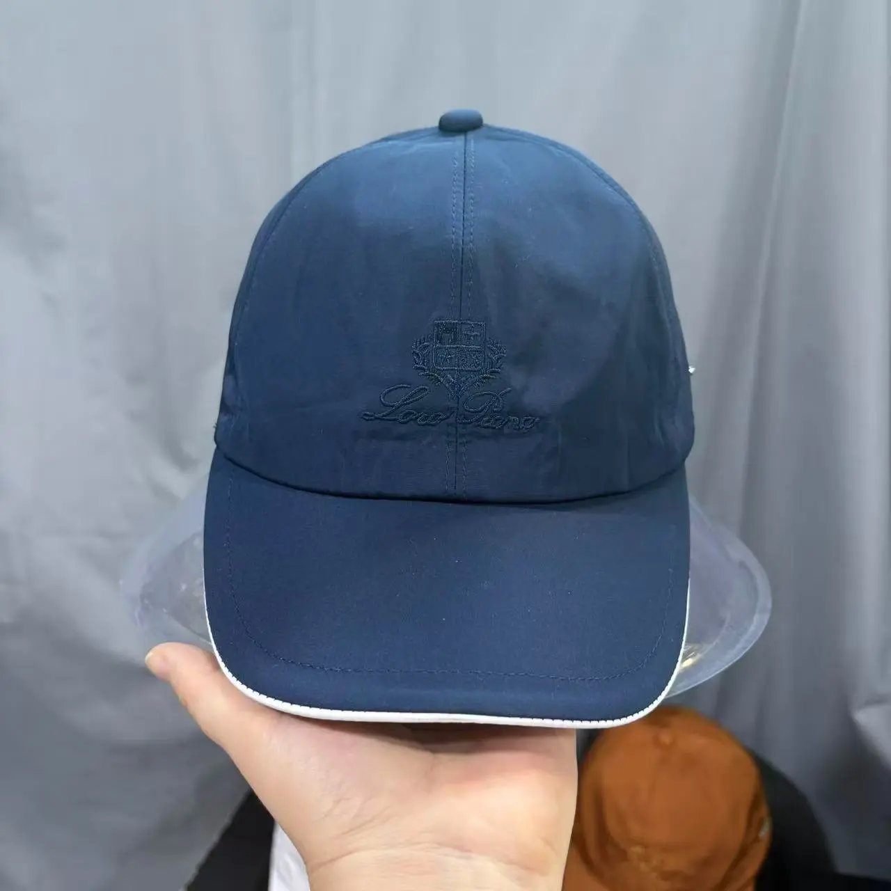 藏青色