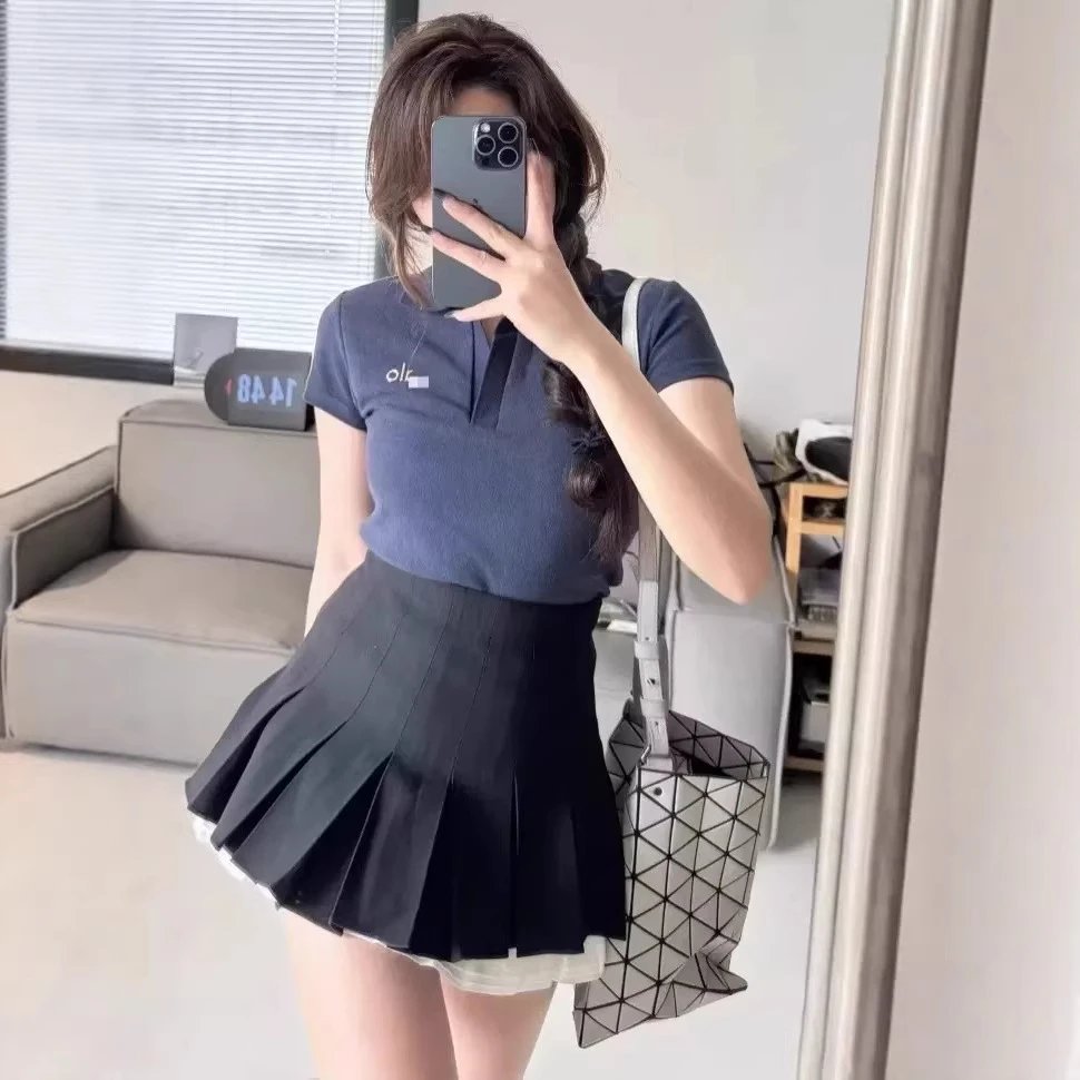 藏蓝色