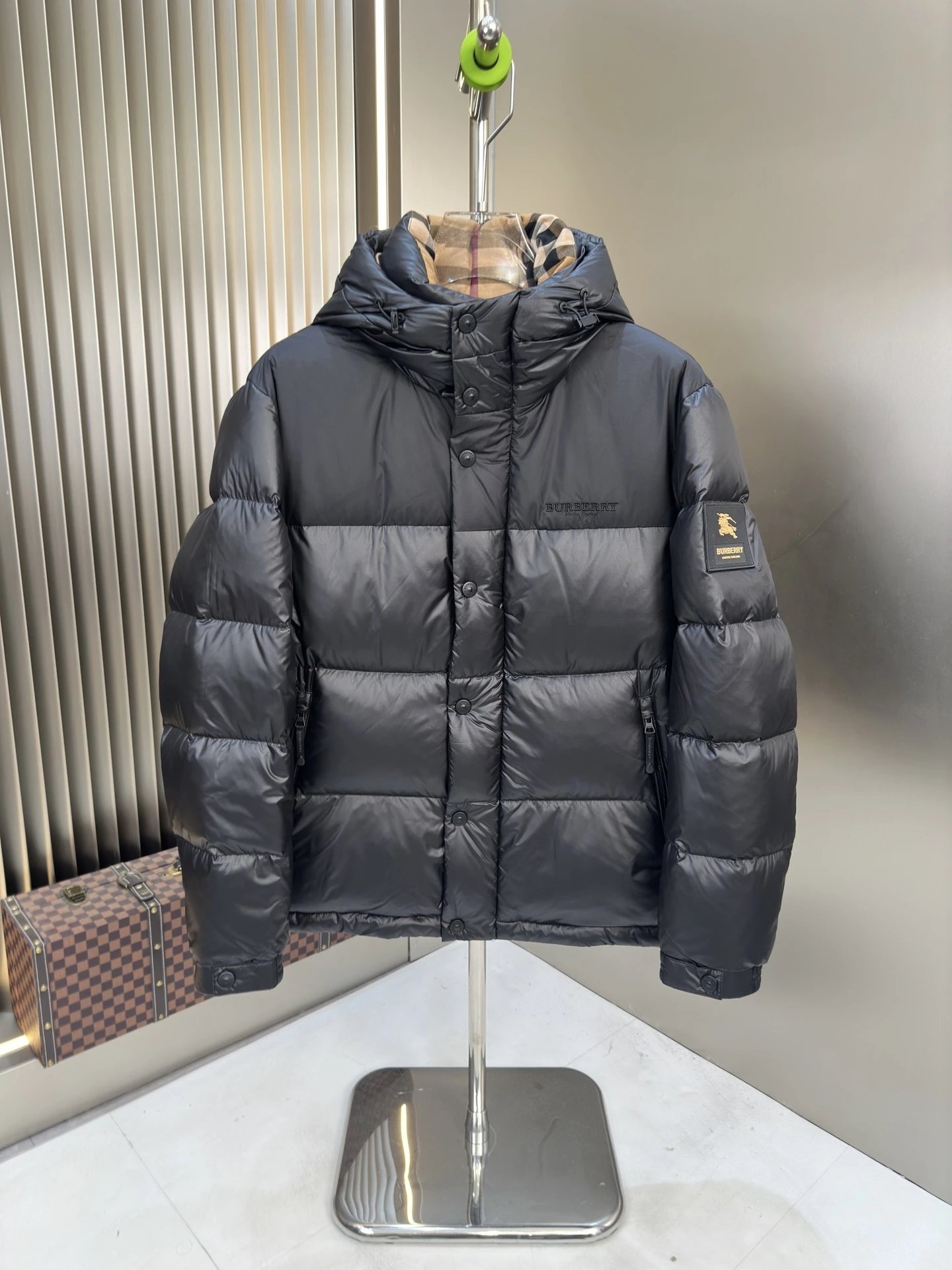 黑色  Black