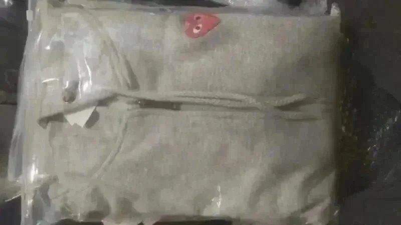 前小红心加绒开衫灰色