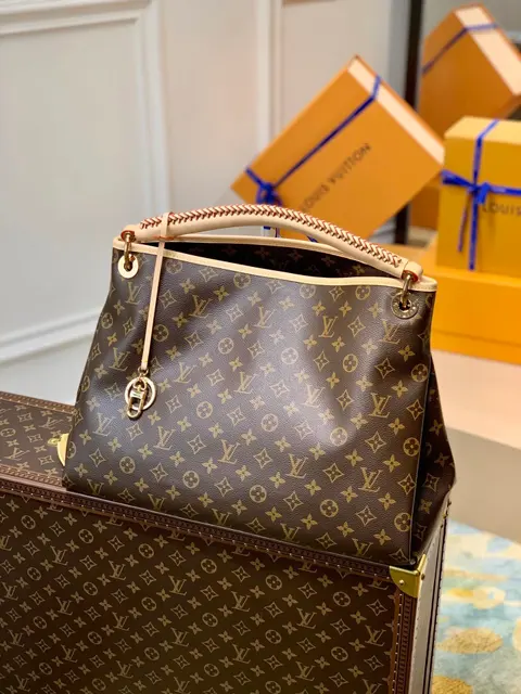 Louis Vuitton Monogram Neverfull MM Handbag