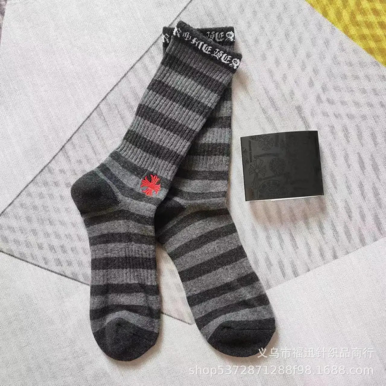 灰色条纹刺绣标