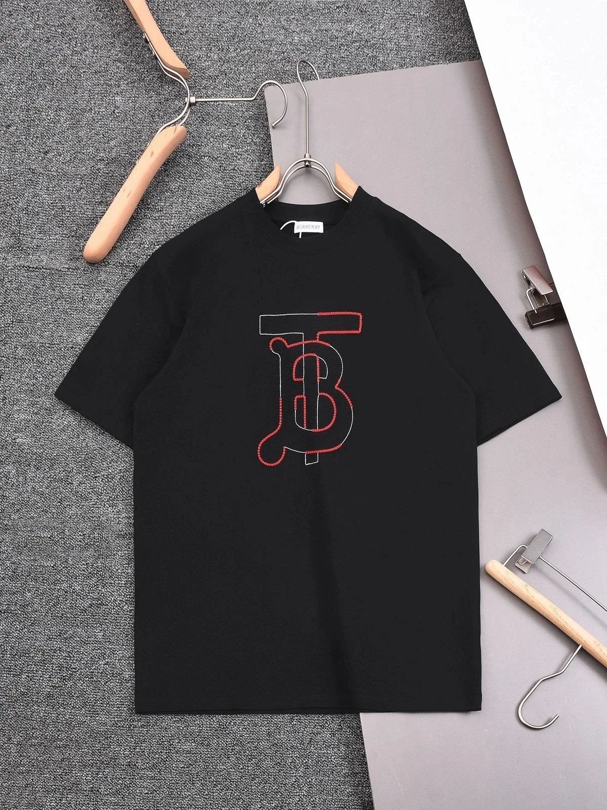 黑色 Black