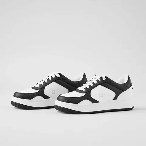 Canamína Black and White Platform Sneakers