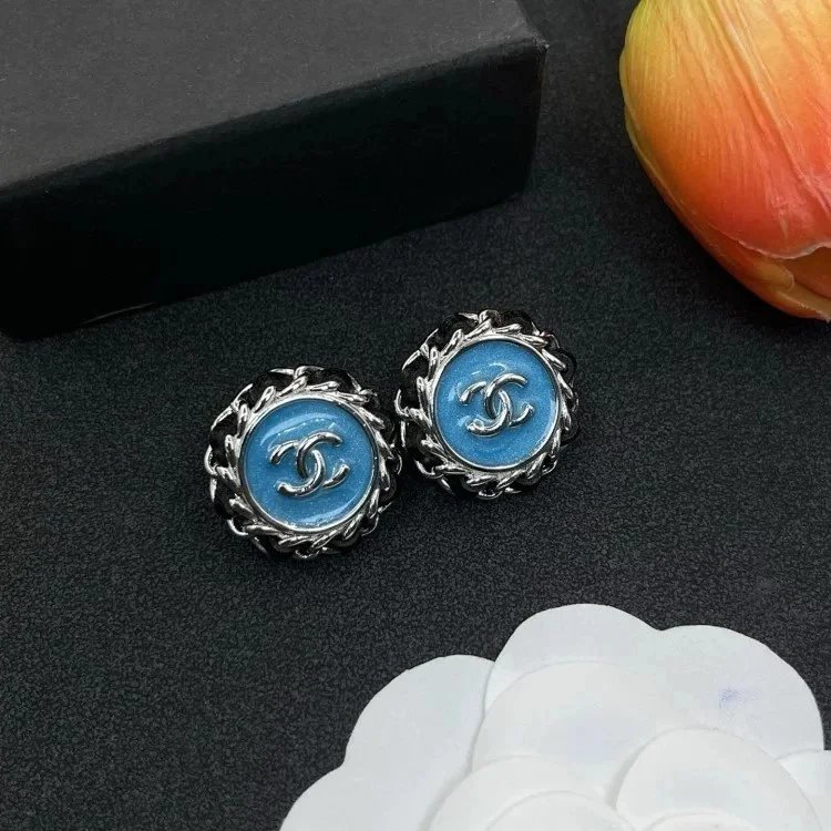 8CHANEL
