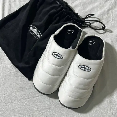 Moon Boot White Quilted Slippers with Black Drawstring Bag