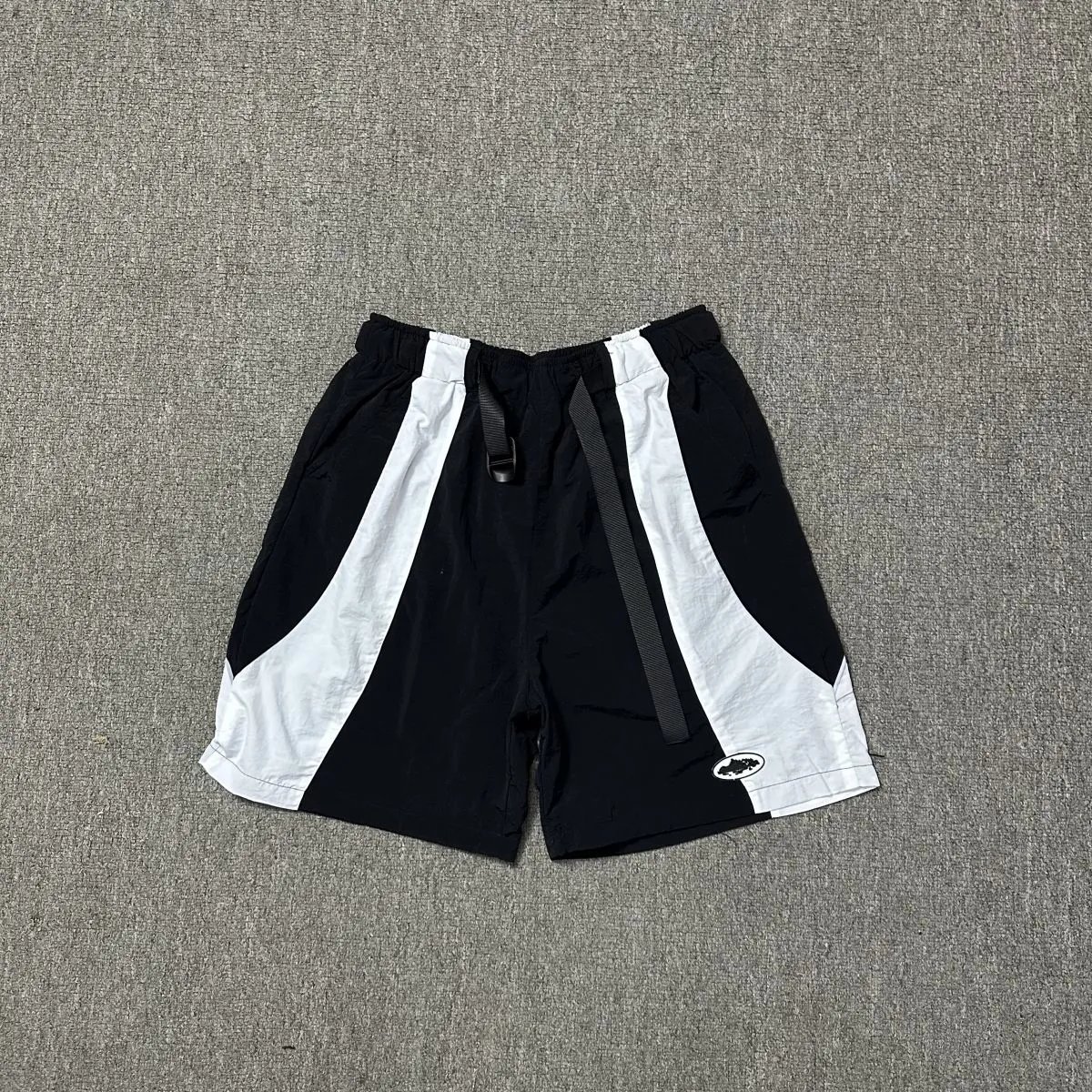 890 黑—白