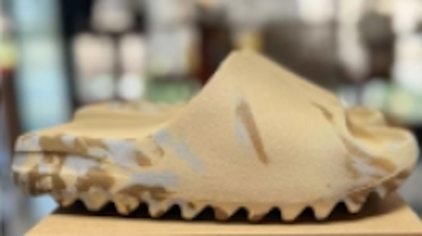 Kanye West x Yeezy Slide "Resin" GW1932