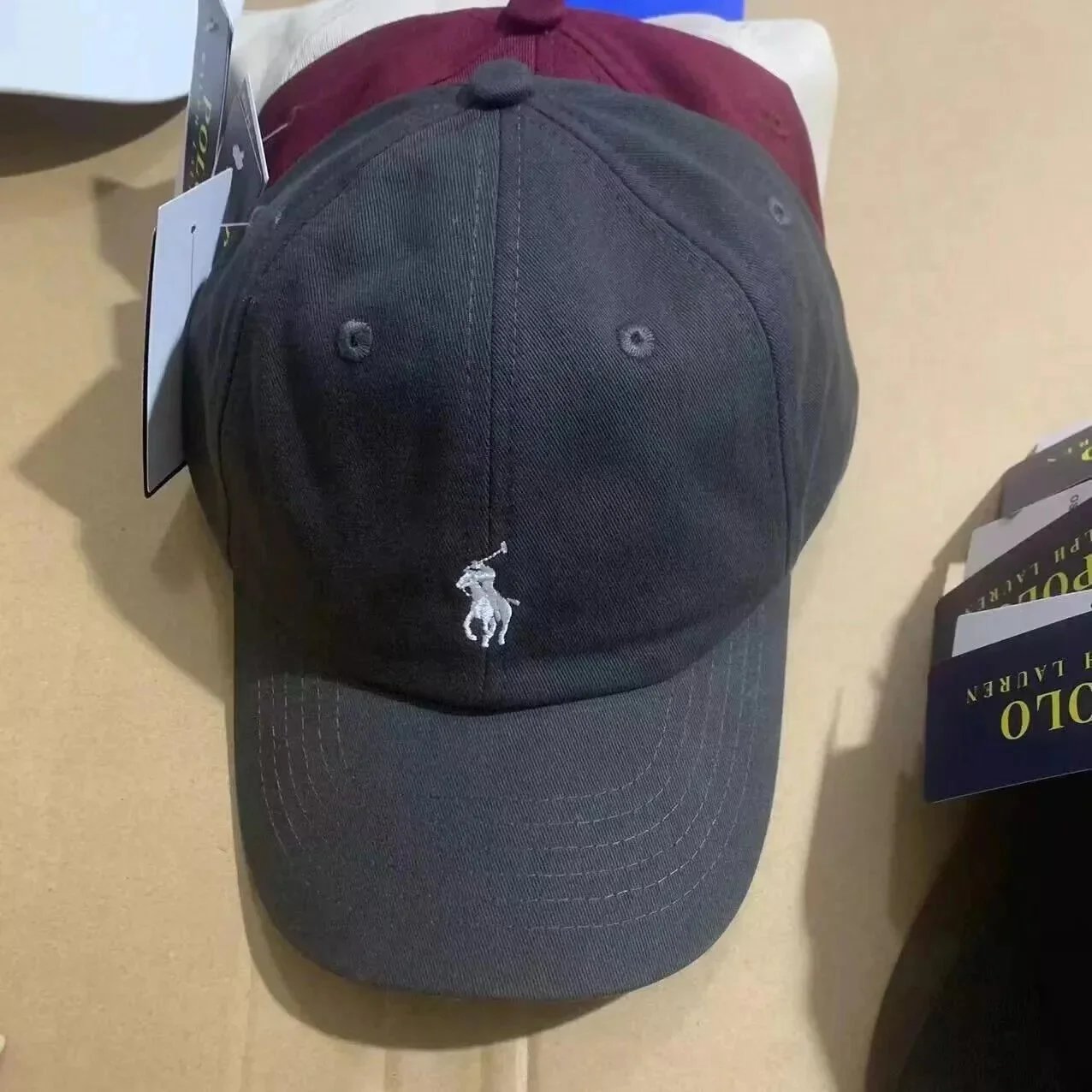 深灰色POLO