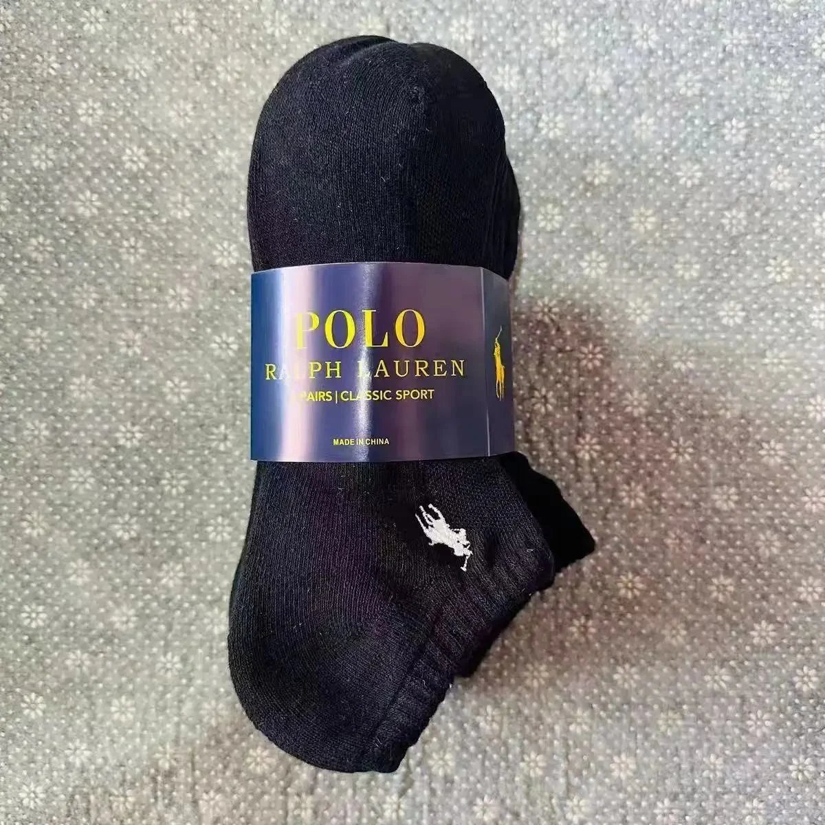 Six pairs of black short socks07