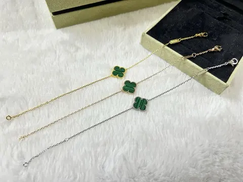 VCA Medium Malachite Single-Flower Bracelet