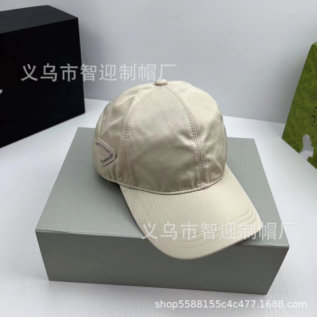 米白色