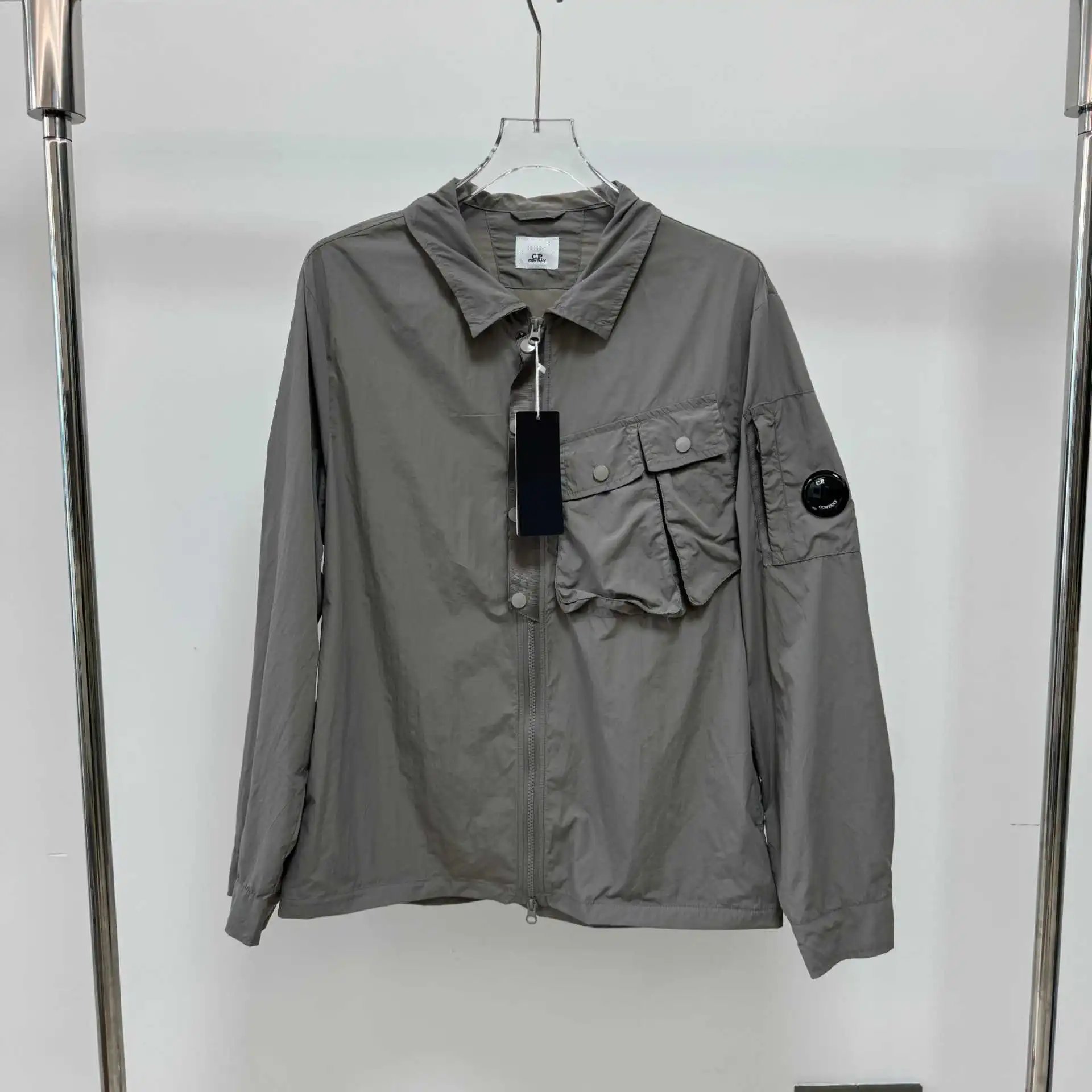 银灰色